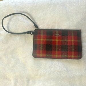 Corner Zip Wristlet
